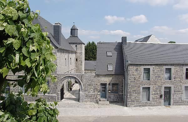 Résultat de recherche d'images pour "Château Ferme de Macon"